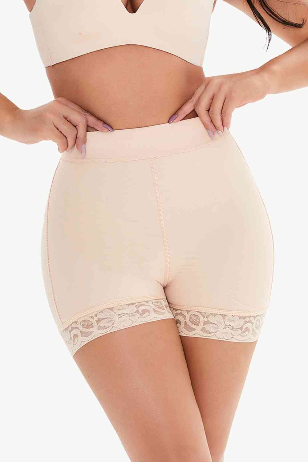 Shaping-Shorts zum Überziehen mit Spitzenbesatz in voller Größe