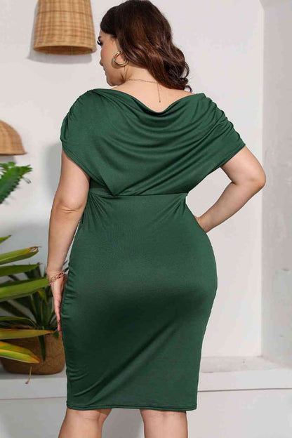 Vestido con cuello en V fruncido de talla grande