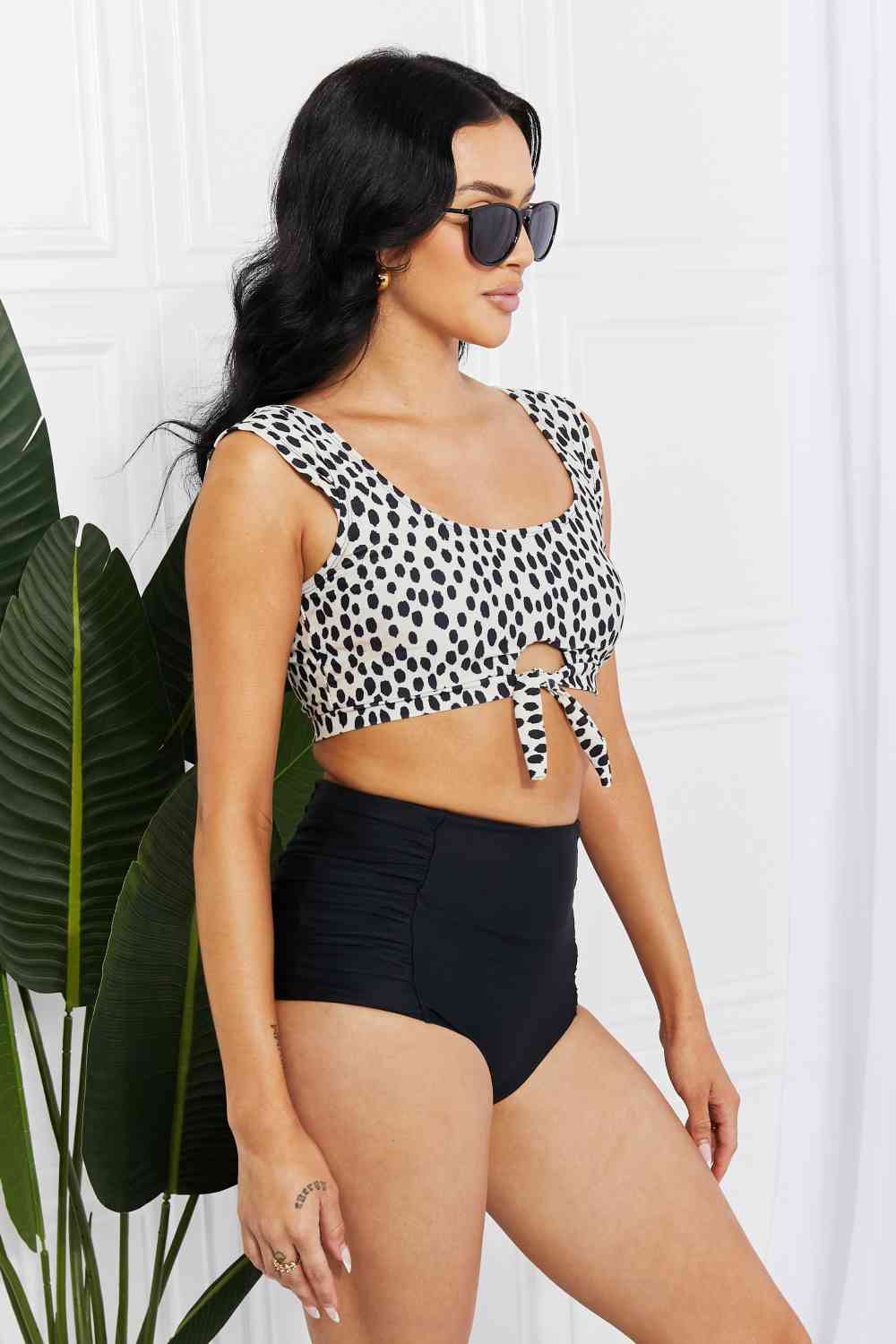 Conjunto de top de baño corto y braguitas fruncidas Sanibel de Marina West Swim en negro