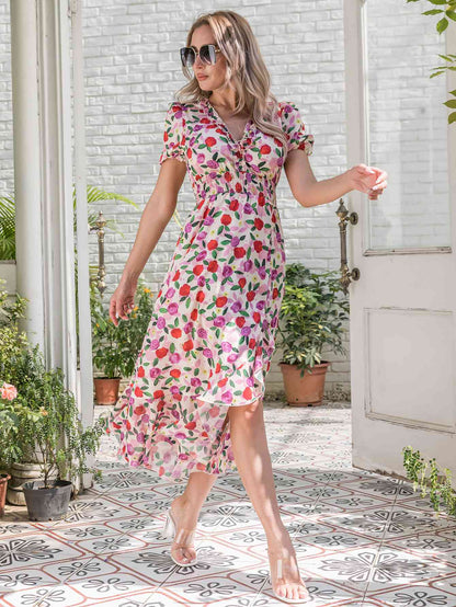 Vestido floral con ribete de volantes y dobladillo con volantes