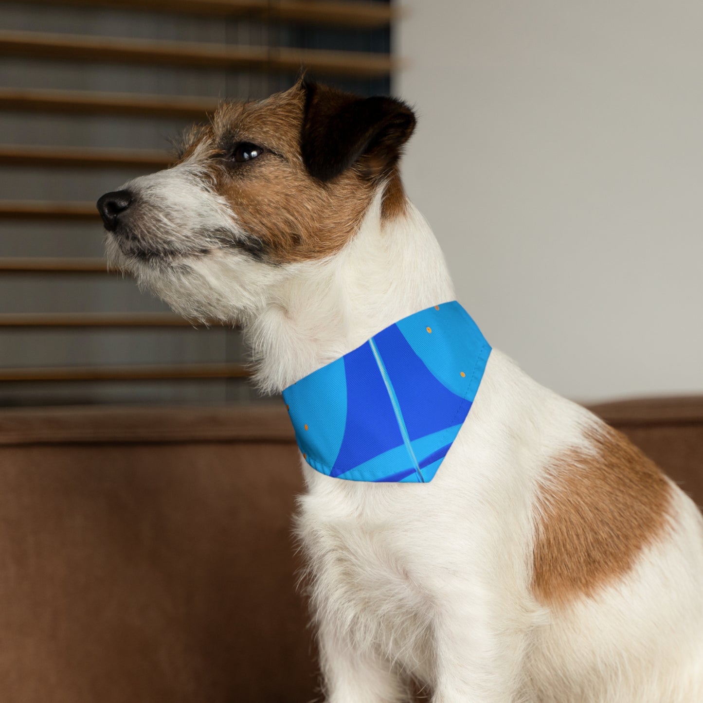 dos pequeños círculos de papel de construcción amarillo para que sirvan como el sol

Un viaje al sol: elaboración de un barco azul y dos marineros: el collar de bandana para mascota alienígena