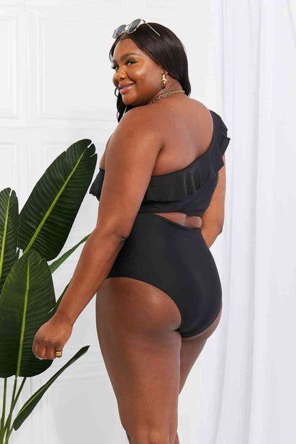 Bikini de un solo hombro con volantes en negro Seaside Romance de Marina West Swim