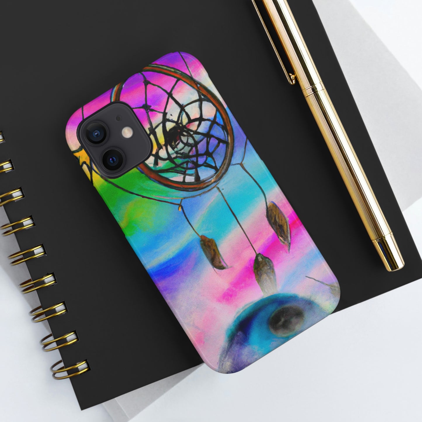 "Una galaxia de sueños: un colorido atrapasueños captura el polvo de estrellas que cae" - The Alien Tough Phone Cases