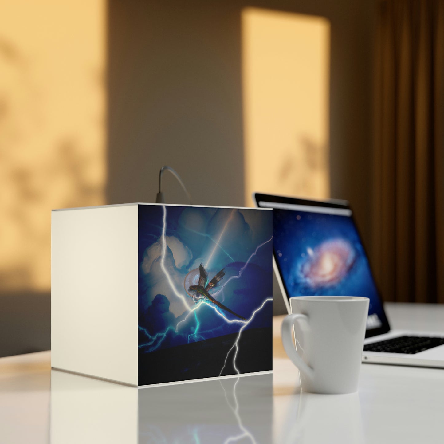 „Draco im Sturm“ – Die Alien Light Cube Lampe