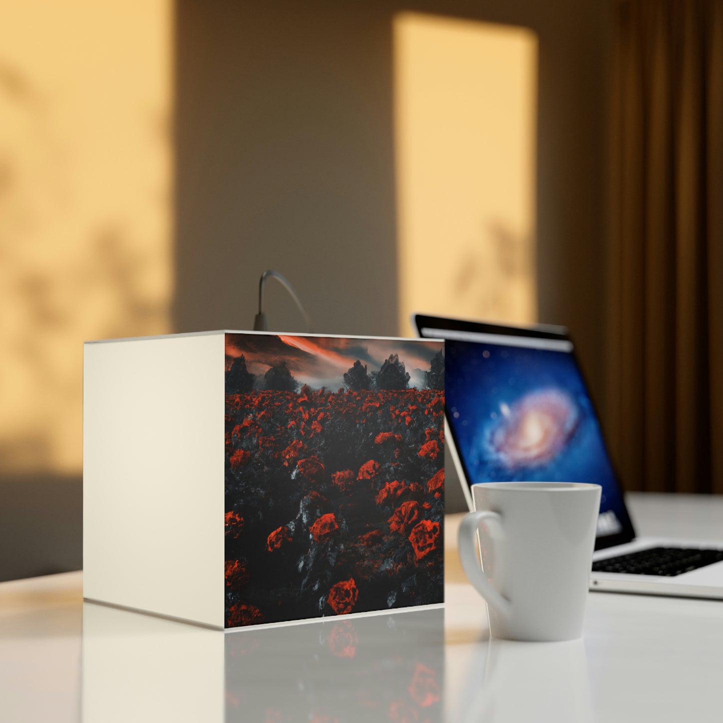 "Inferno of Blossoms" - Die Alien Light Cube Lampe