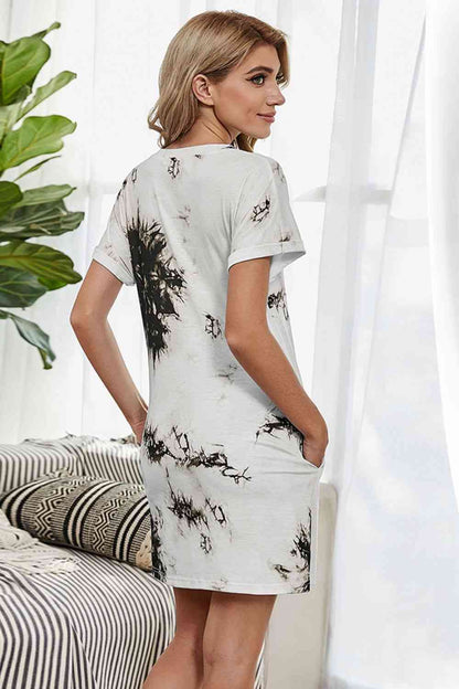 Batik-T-Shirt-Kleid mit Rundhalsausschnitt und Taschen