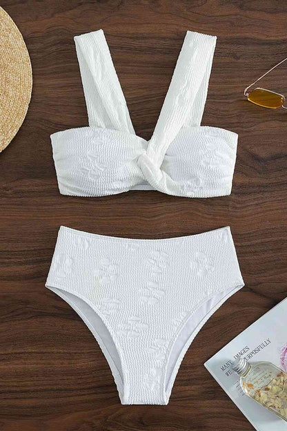 Strukturiertes Bikini-Set mit gedrehten Details