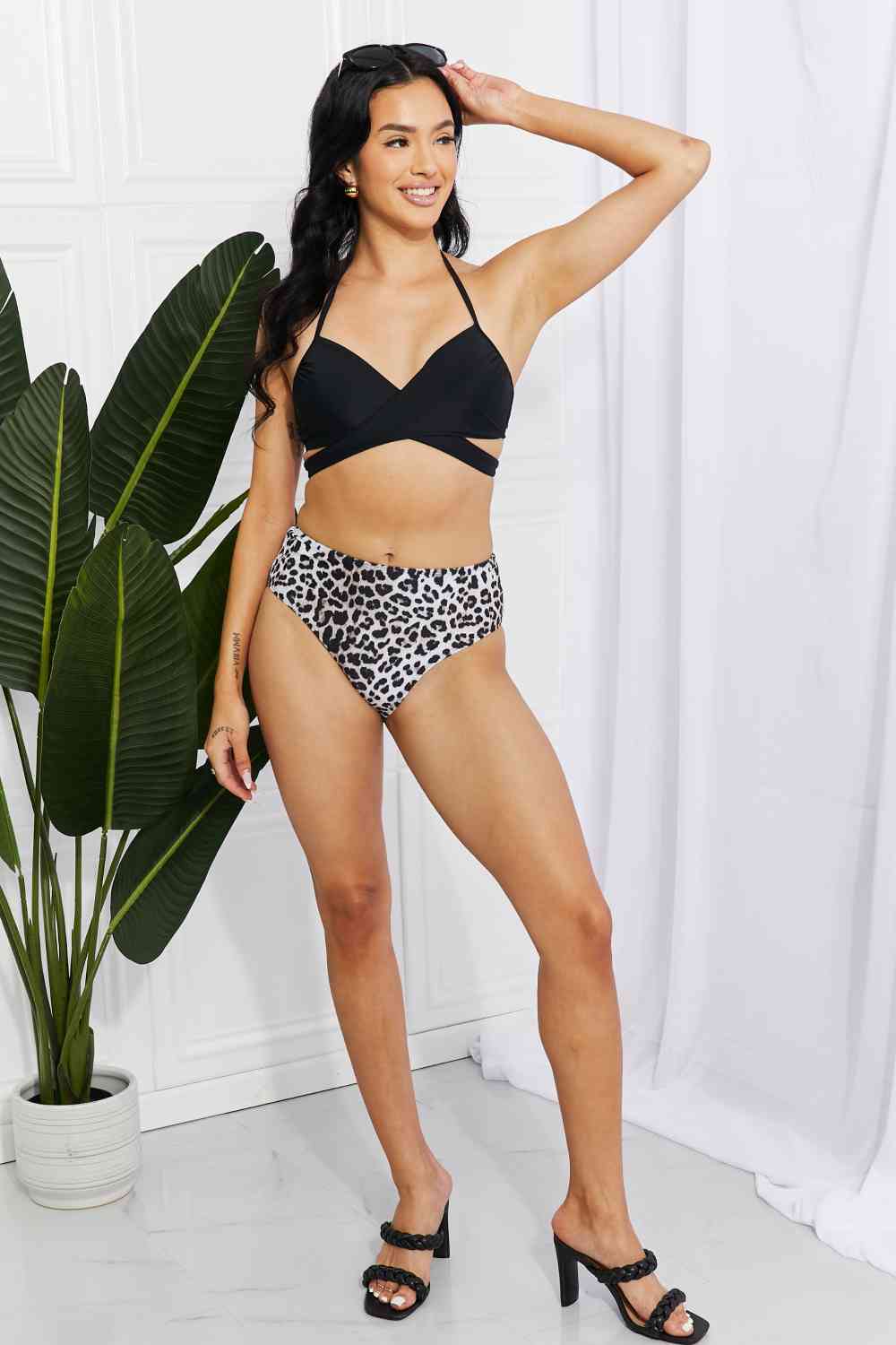 Conjunto de bikini con cuello halter en negro Summer Splash de Marina West Swim