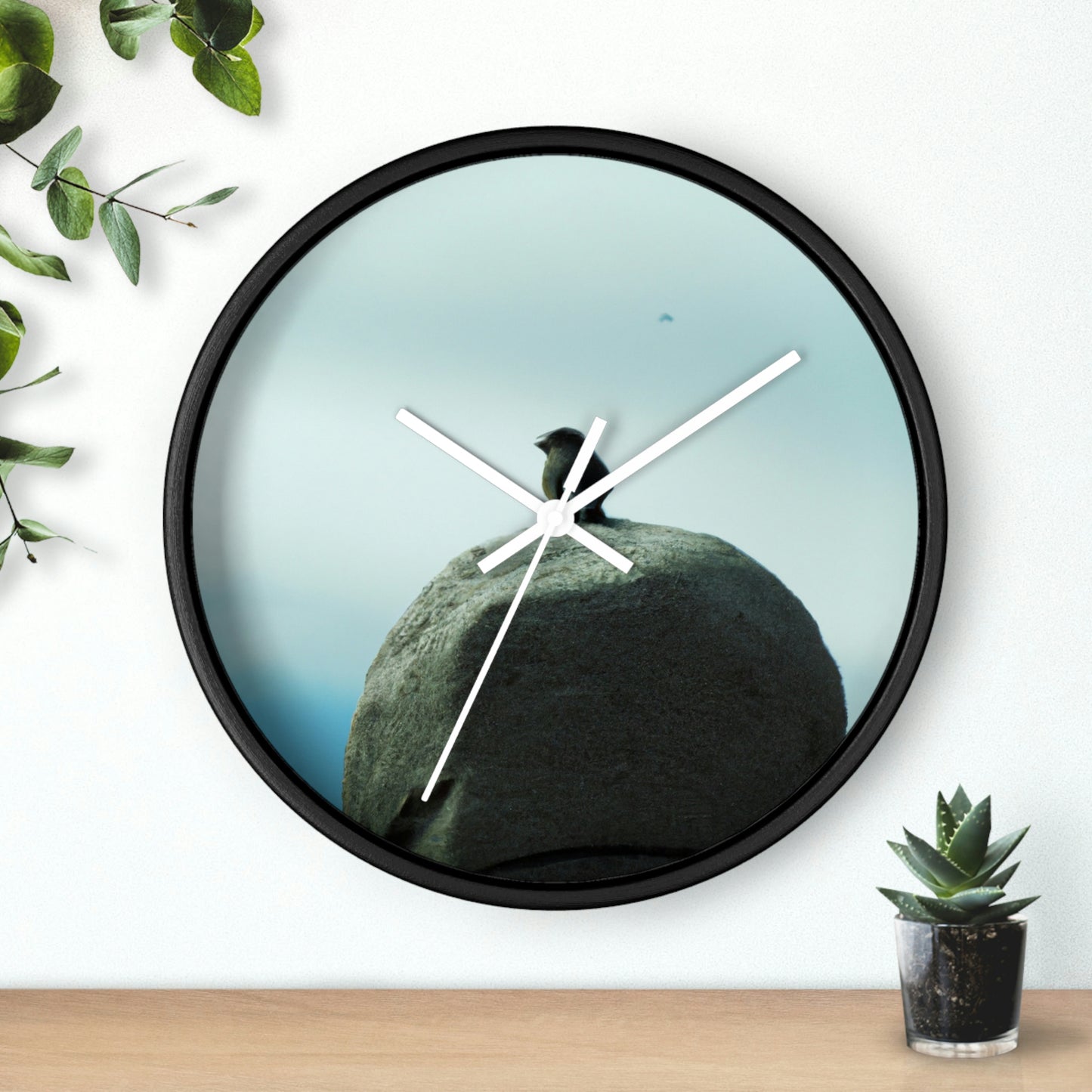 "Una envergadura por encima de la historia" - El reloj de pared alienígena