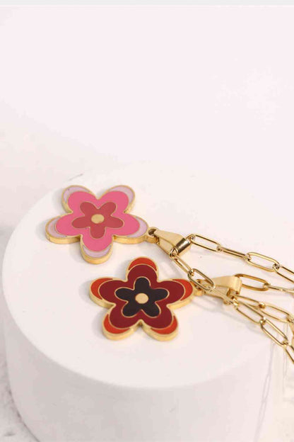 Collar de acero inoxidable con colgante de flor