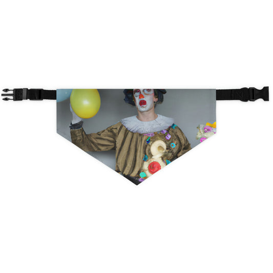 "Hacer payasadas con globos" - The Alien Pet Bandana Collar