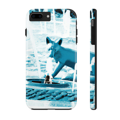 "Foxy Herumtollen im Brunnen" - Die Alien Tough Phone Cases