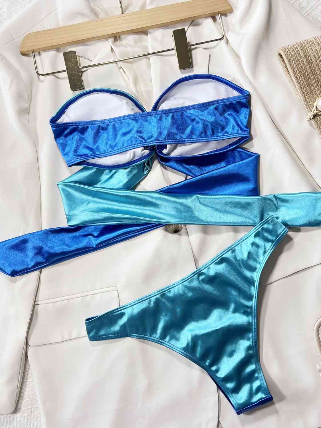 Zweifarbiges Bikini-Set mit Ringdetail zum Binden