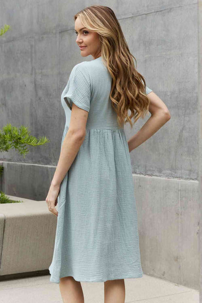 Vestido midi con botones de tamaño completo de Sweet Lovely By Jen