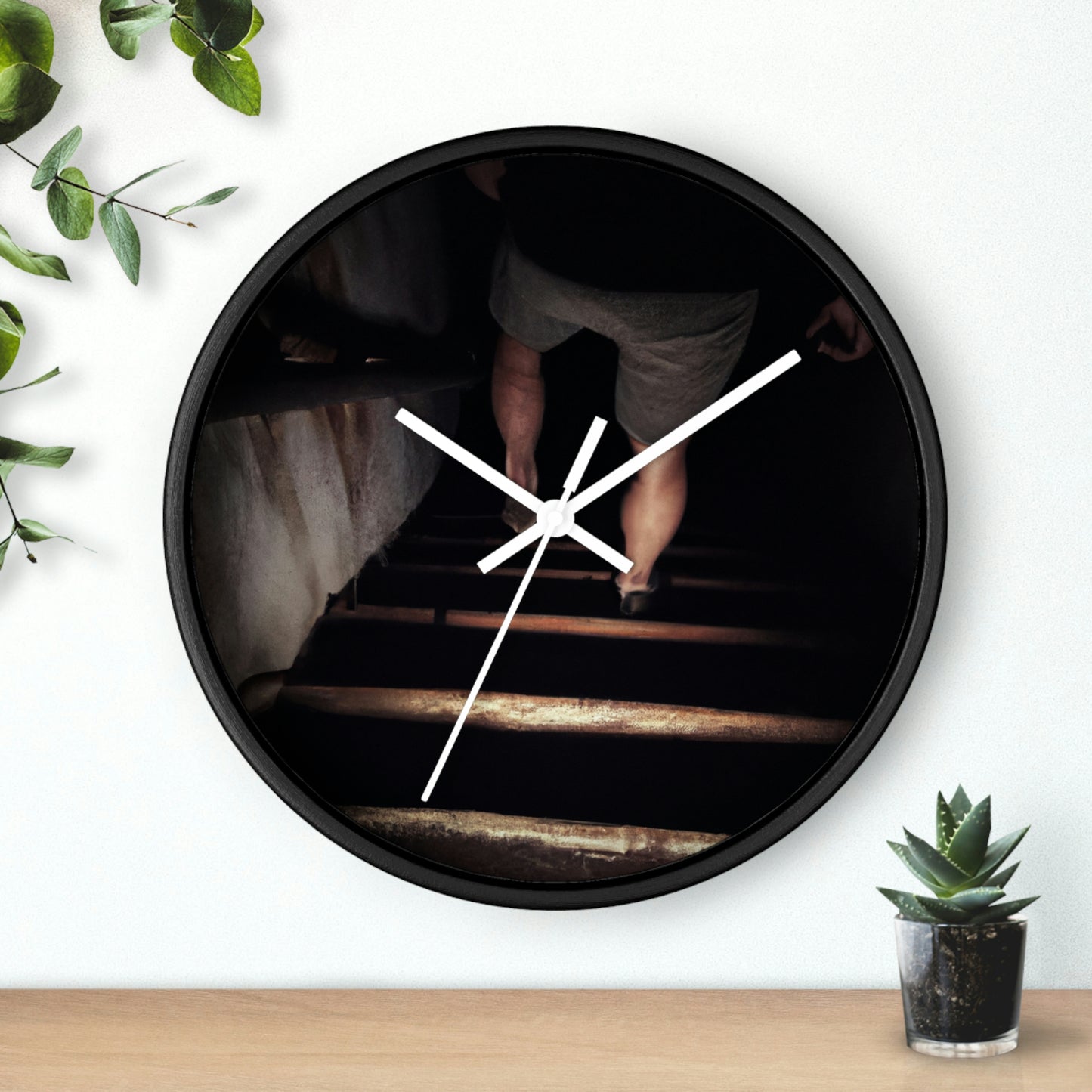 "Ascendiendo a lo desconocido" - El reloj de pared alienígena