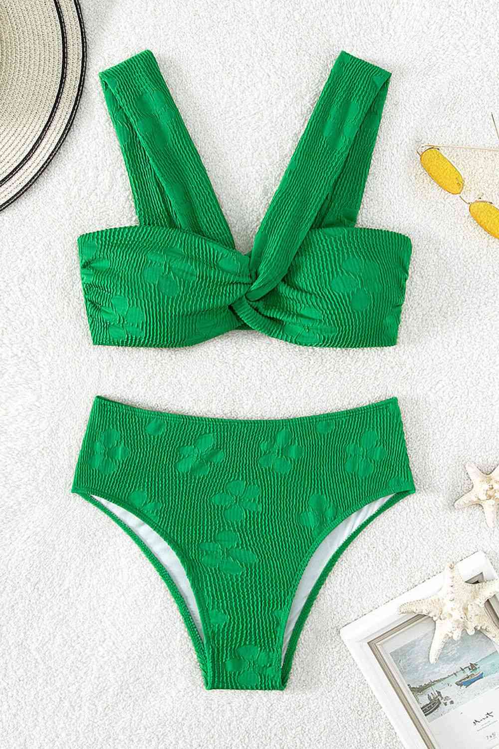 Strukturiertes Bikini-Set mit gedrehten Details