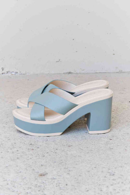 Weeboo Cherish The Moments Kontrast-Plateausandalen in Misty Blue