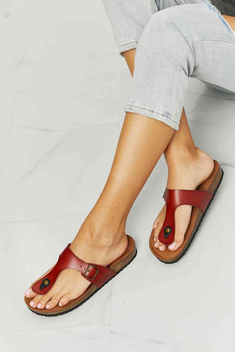 MMShoes Drift Away T-Strap Flip-Flop in Rot