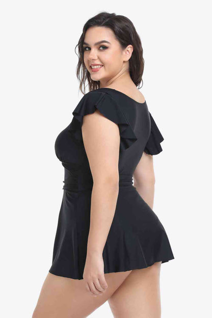 Plus-Size-Set aus gerüschtem Badekleid und Badehose mit tiefem Ausschnitt