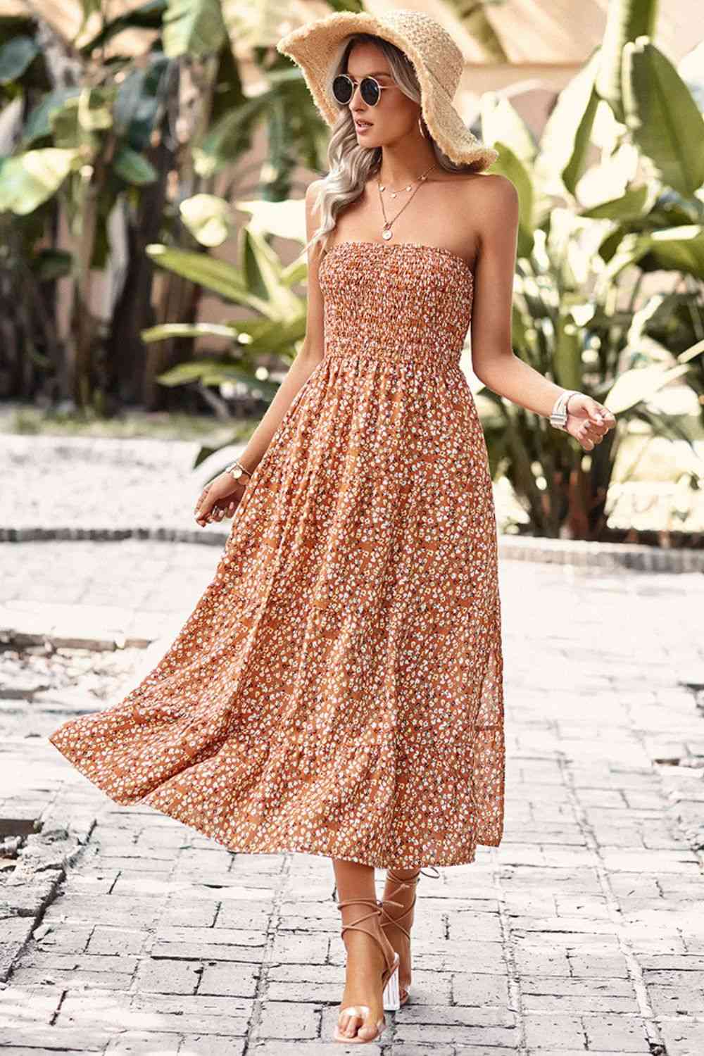 Vestido midi floral sin tirantes con abertura y bolsillos