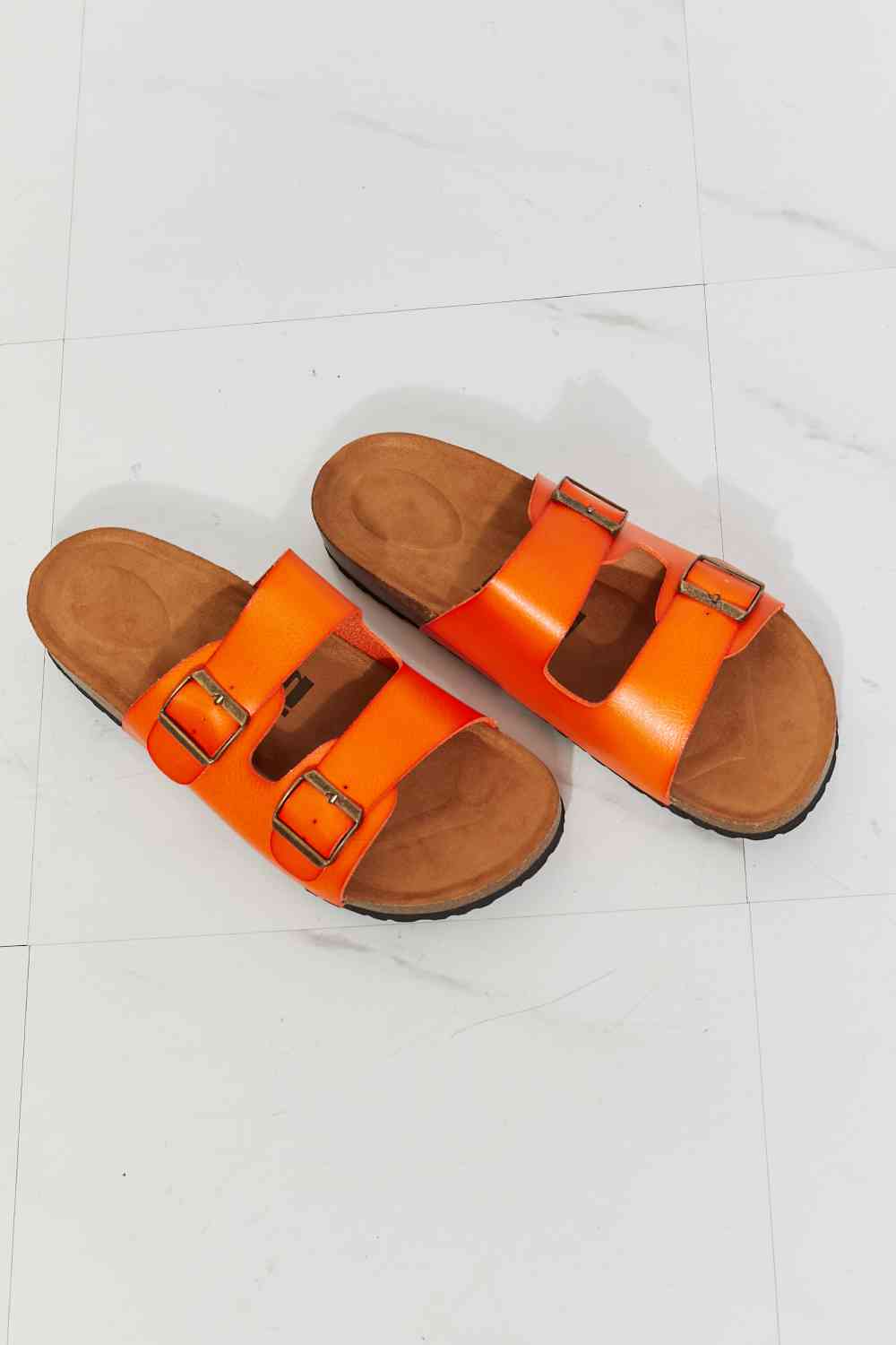 Sandalias naranjas con doble banda Feeling Alive de MMShoes