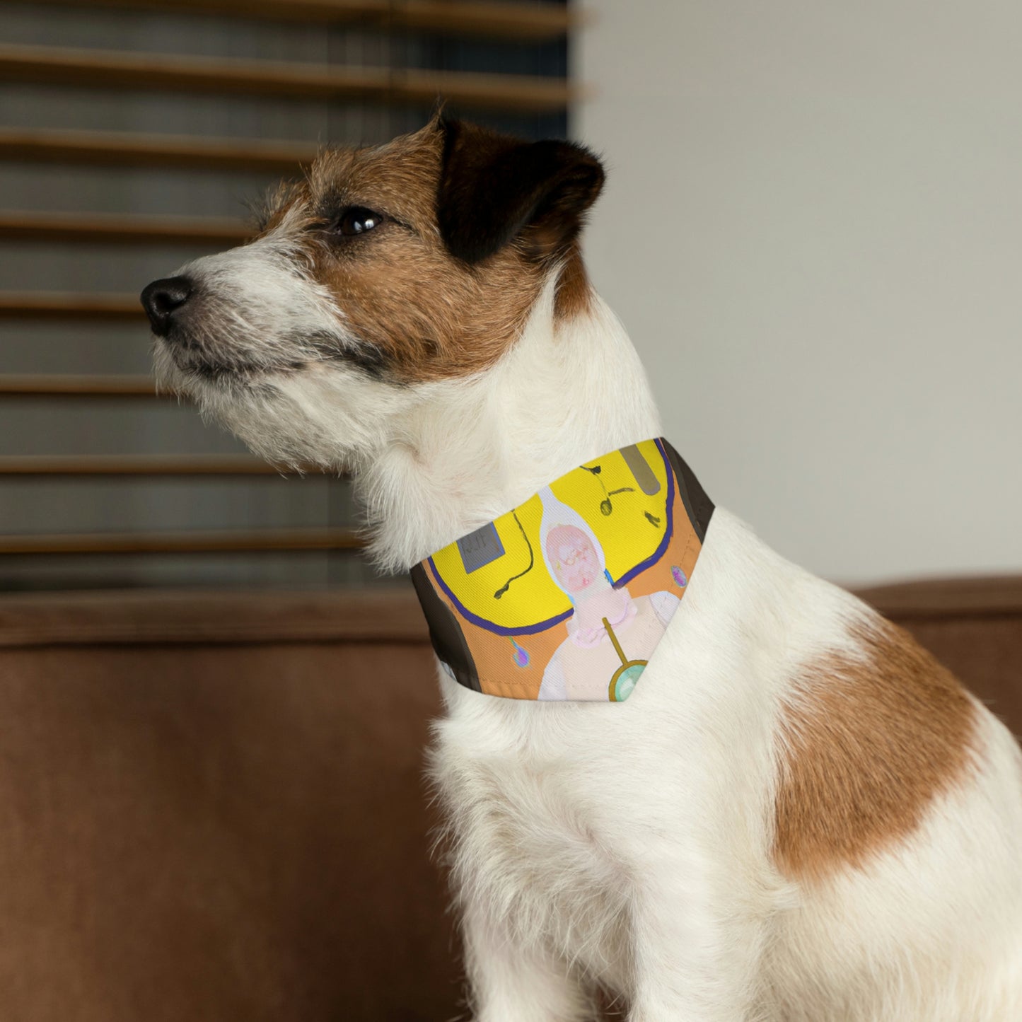 dentro de su escuela

"Inside Out: The Secret Society of Carson High School" - El collar de bandana para mascota alienígena