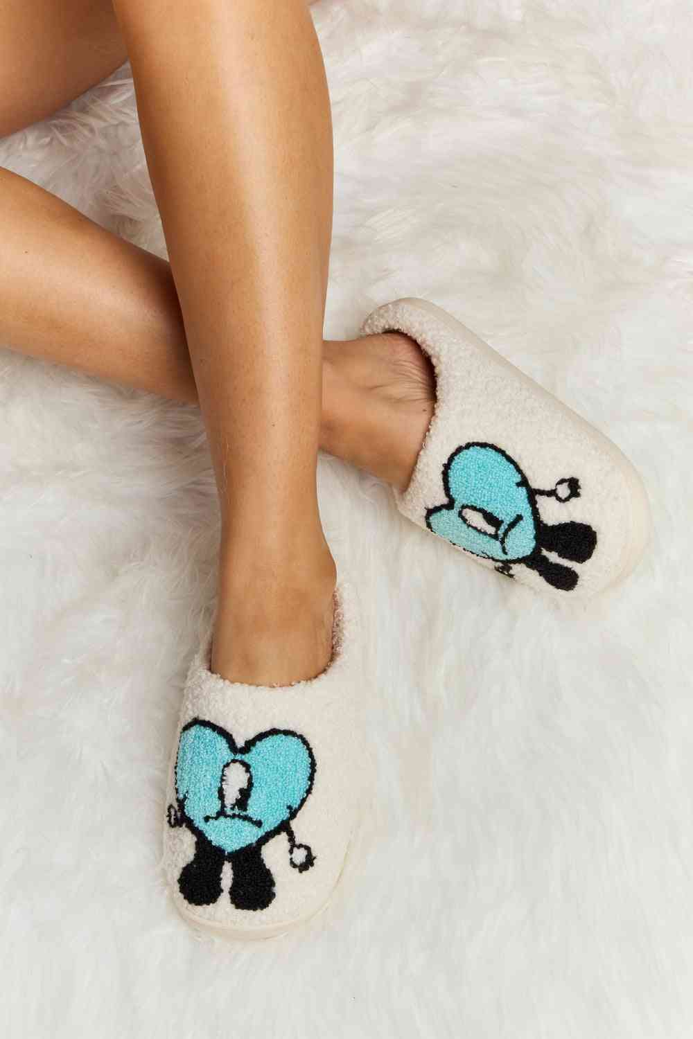 Pantuflas de felpa con estampado de corazones Melody Love