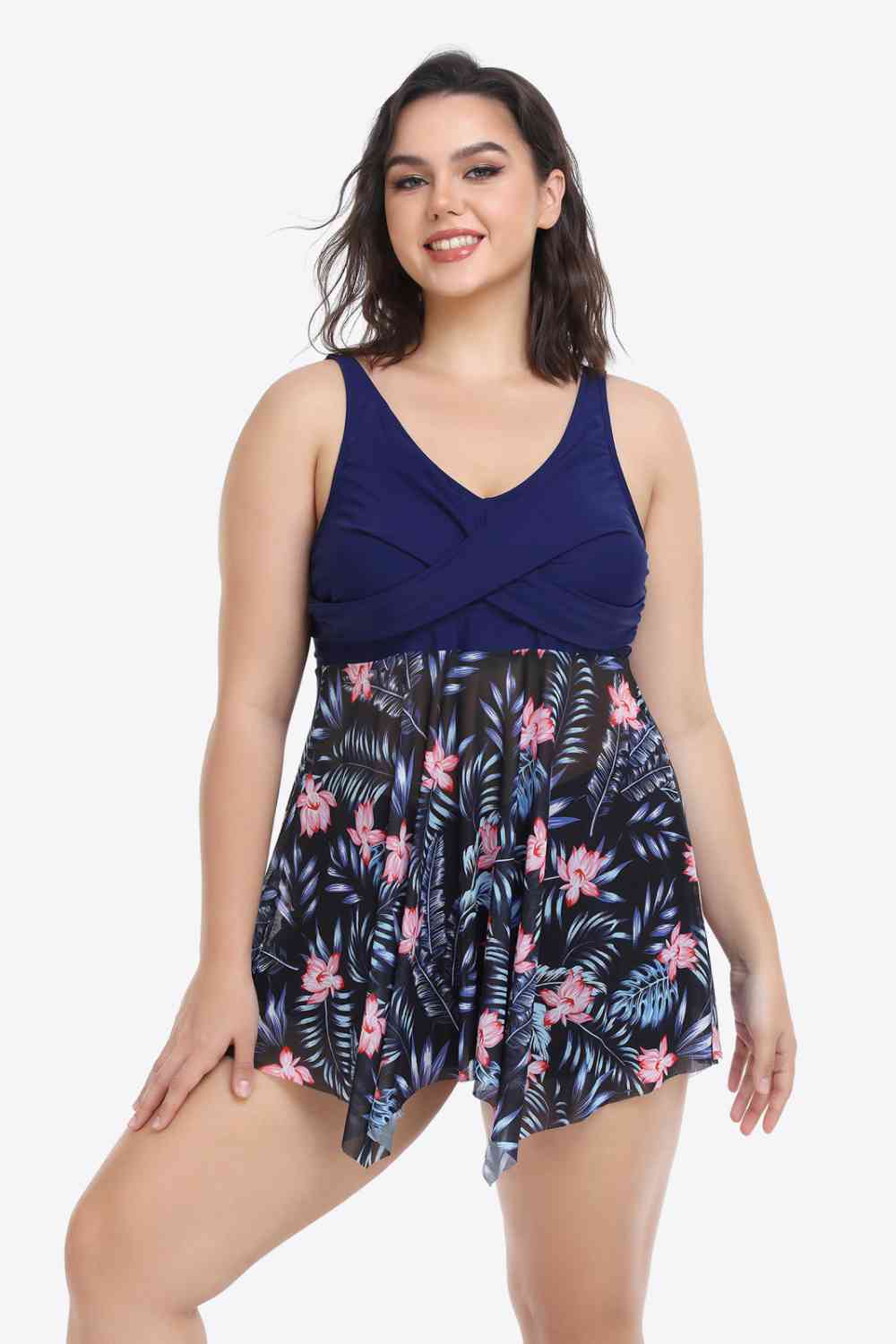 Traje de baño de dos piezas con dobladillo asimétrico floral de talla grande