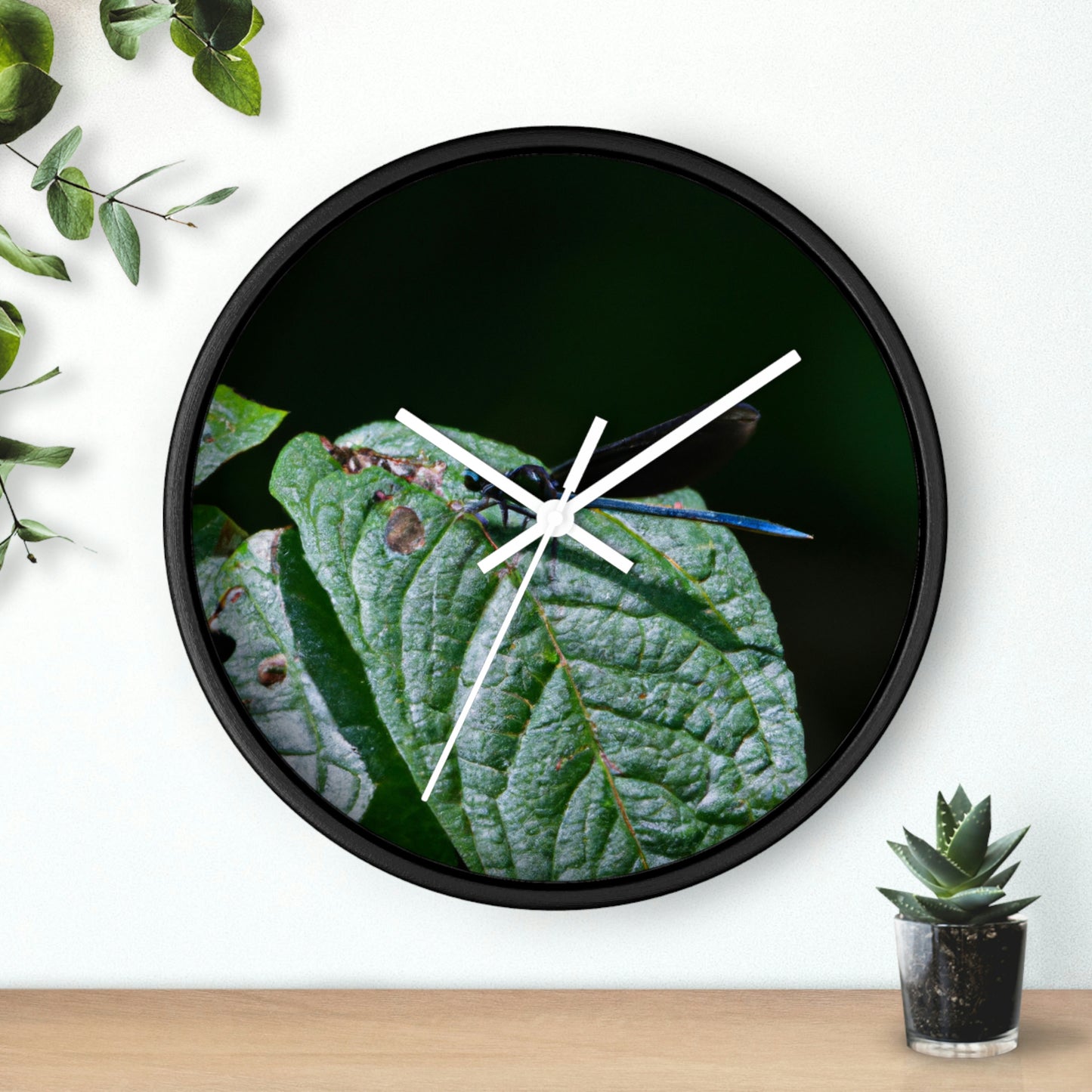 "Un momento de transitoriedad" - El reloj de pared alienígena