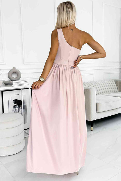 Maxikleid mit One-Shoulder-Schlitz