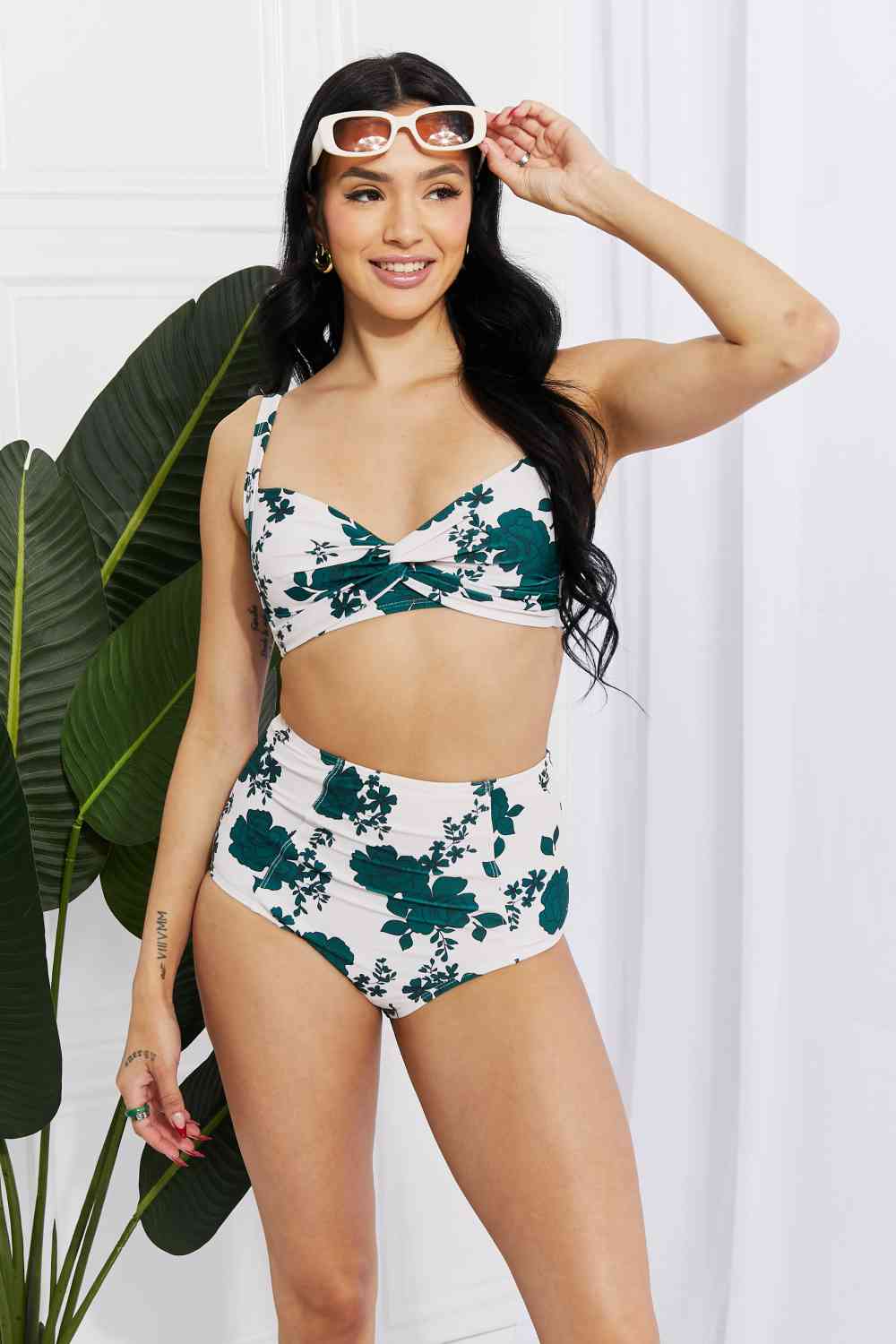 Marina West Swim Take A Dip Twist-Hochhausbikini im Wald