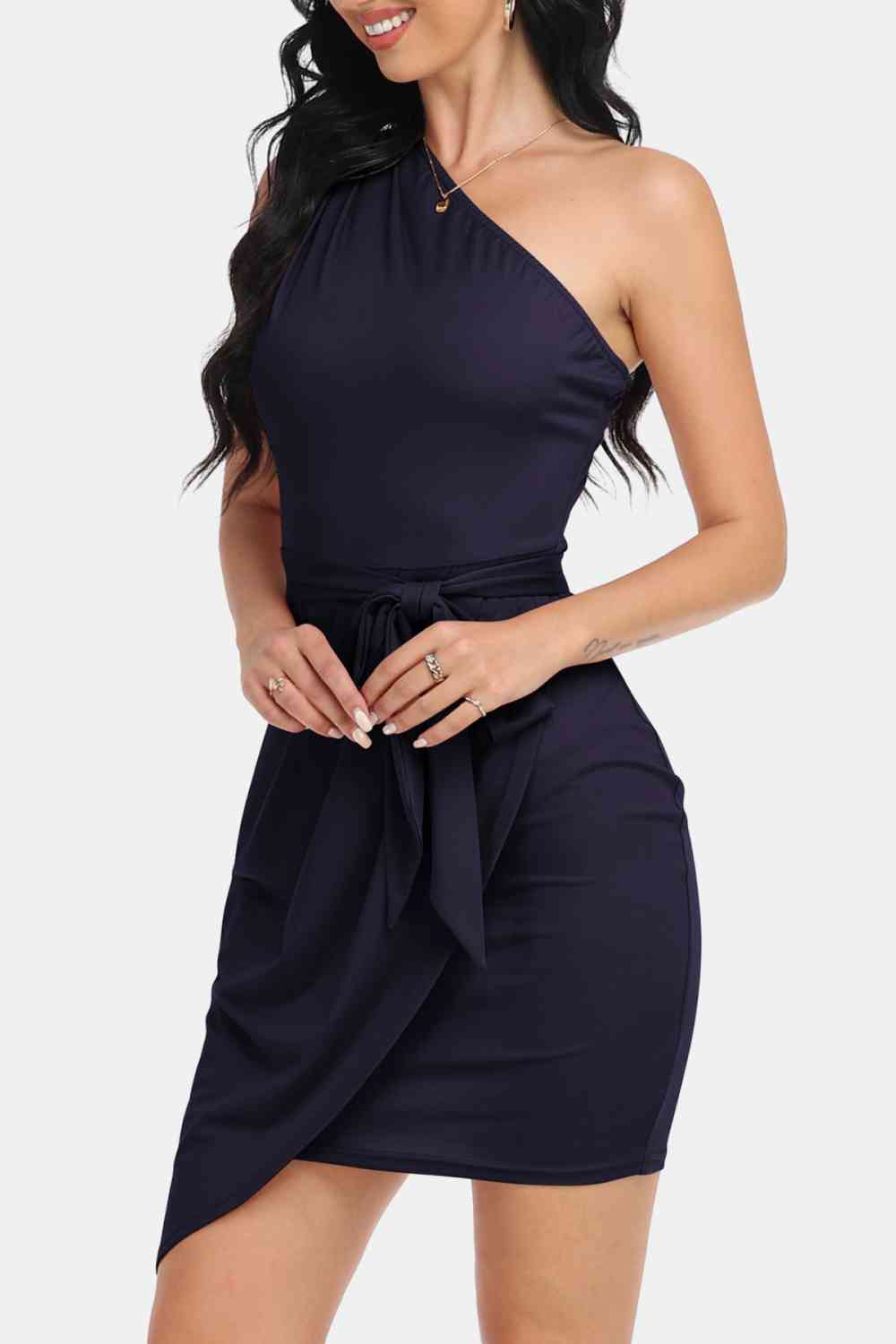 Ärmelloses One-Shoulder-Kleid zum Binden vorn