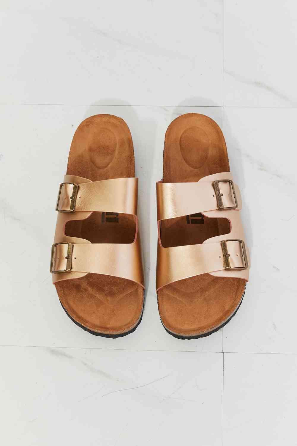 MMShoes Best Life Doppelband-Slide-Sandale in Gold