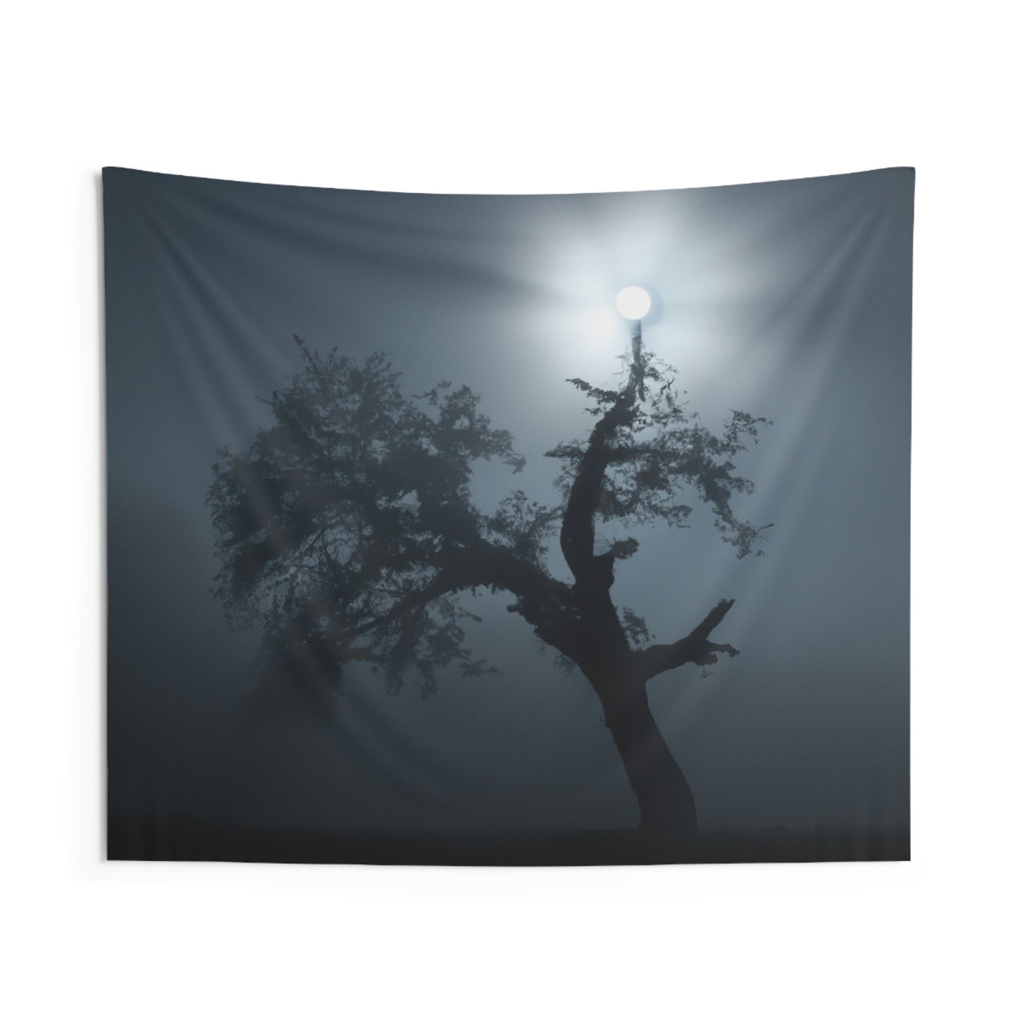 "Un centinela que brilla en la niebla" - The Alien Wall Tapestries