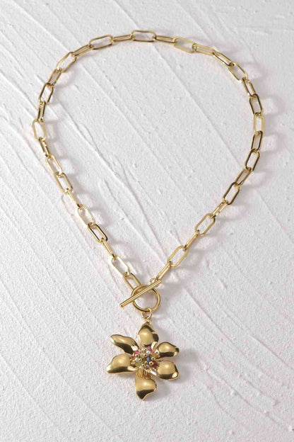 Collar de acero inoxidable con colgante de flor