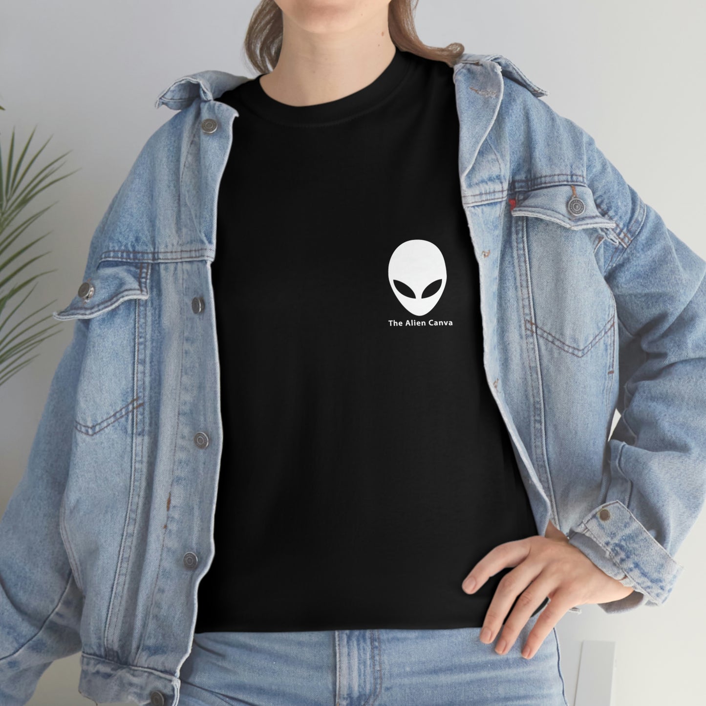 "Abandonado en el brillante cielo nocturno" - La camiseta alienígena