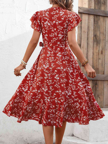 Vestido de manga acampanada con cuello sobrepelliz floral