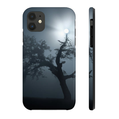 "Ein leuchtender Wächter im Nebel" - Die Alien Tough Phone Cases