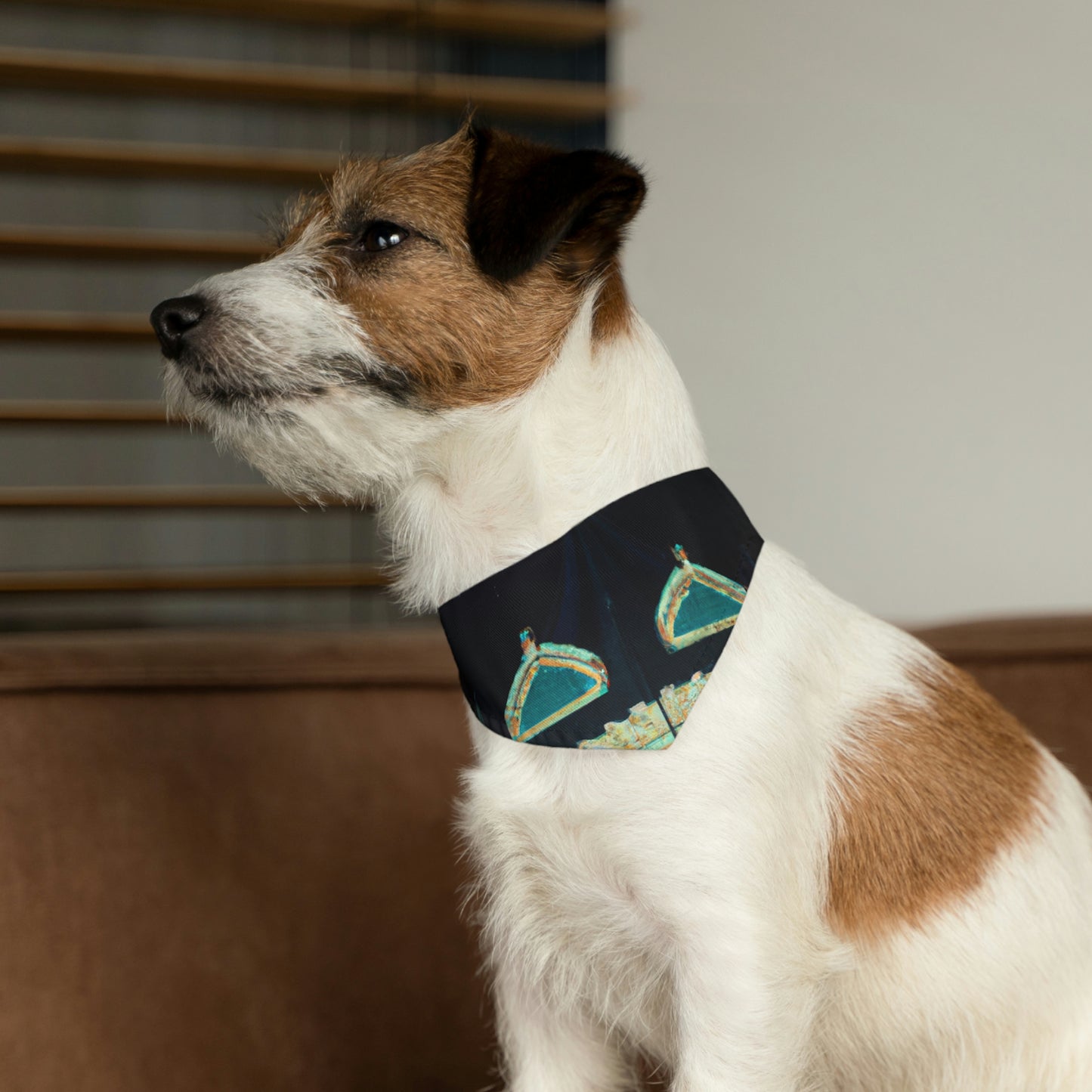 "Un carrusel solitario bajo estrellas brillantes" - El collar de bandana para mascotas alienígenas