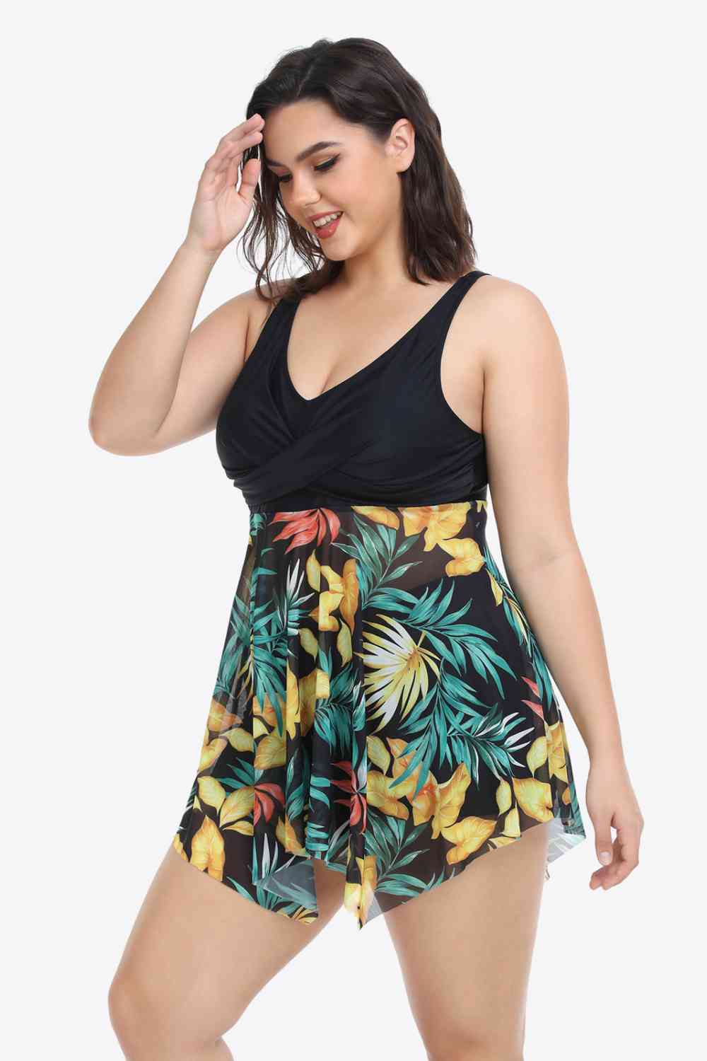 Traje de baño de dos piezas con dobladillo asimétrico floral de talla grande