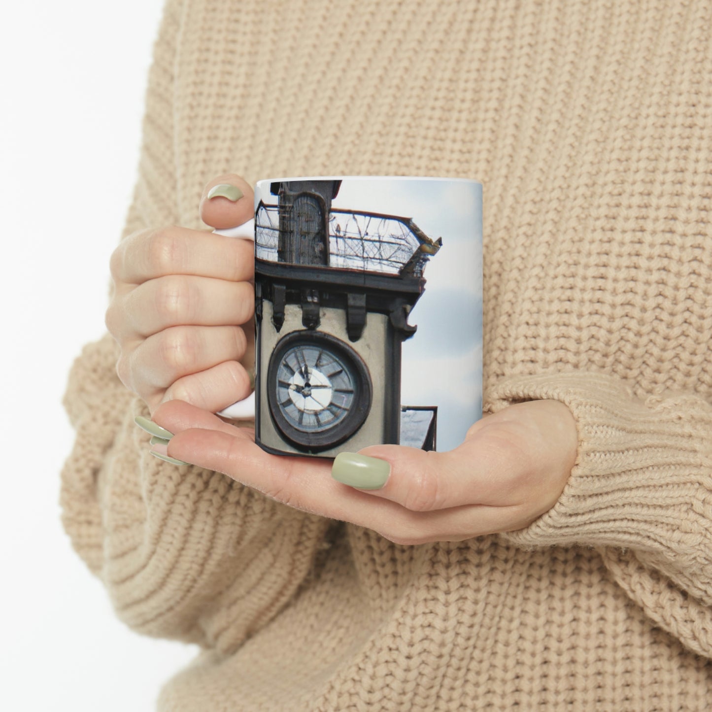 La sombra de la torre del reloj - El alienígena Taza de cerámica 11 oz