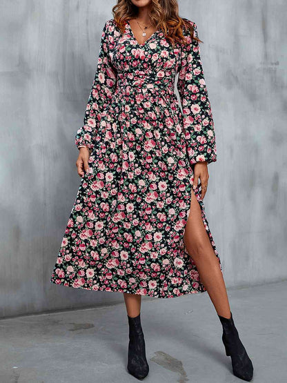 Vestido midi con abertura y cuello en V floral