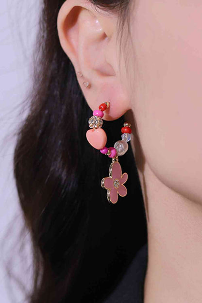 Pendientes colgantes con forma de C y flores