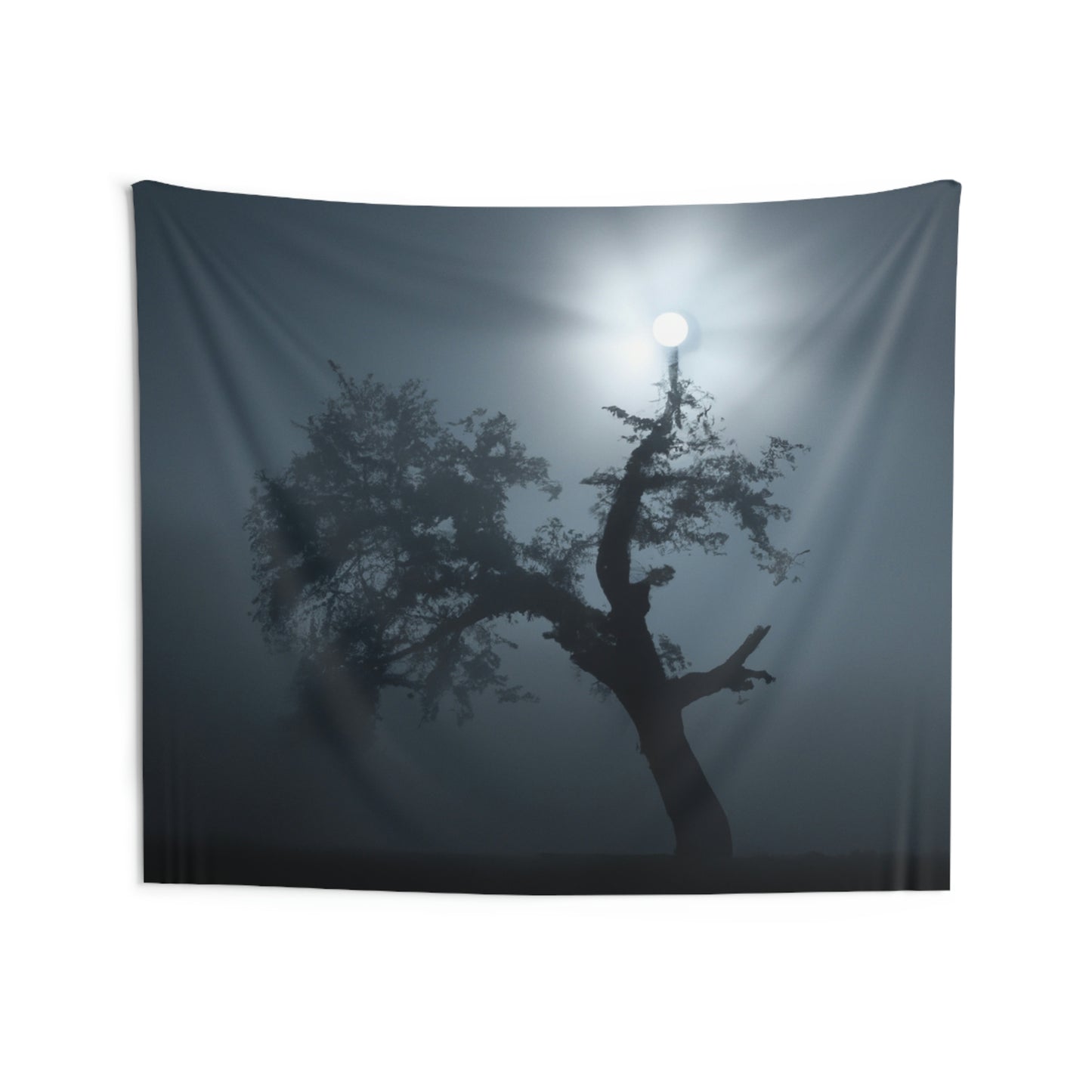 "Un centinela que brilla en la niebla" - The Alien Wall Tapestries