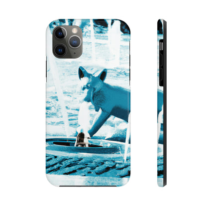 "Foxy Herumtollen im Brunnen" - Die Alien Tough Phone Cases