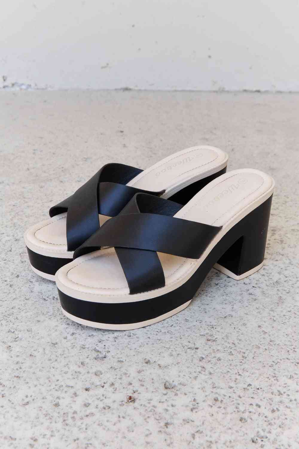 Sandalias negras con plataforma en contraste Cherish The Moments de Weeboo