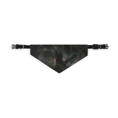 "A Lonely Flicker in the Darkness" - Das Alien Pet Bandana Halsband